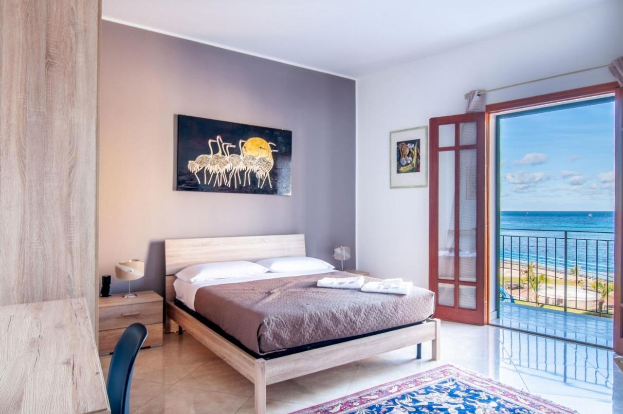 B&B Una Terrazza Sul Golfo Di ספראקוואלו מראה חיצוני תמונה